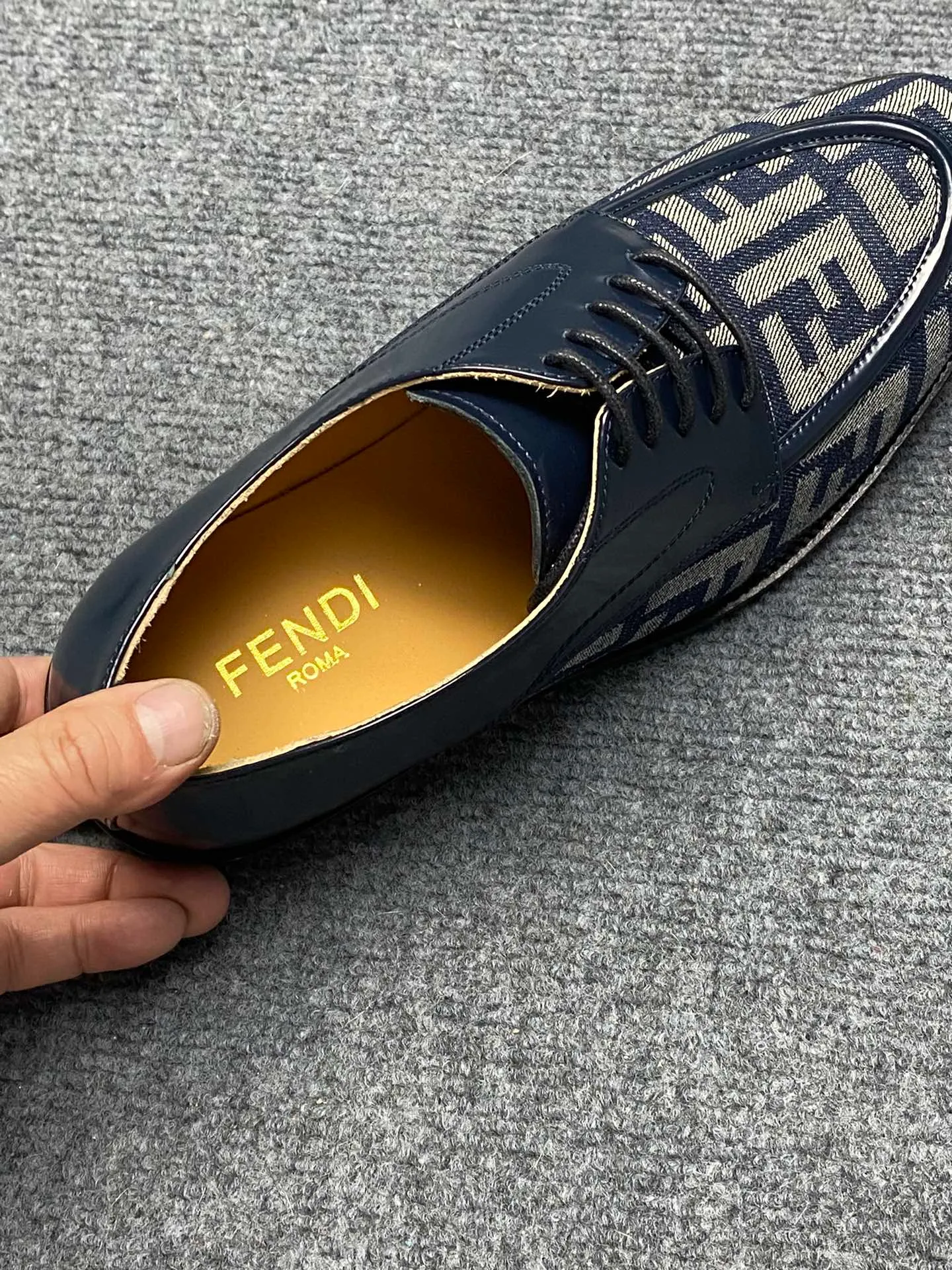 Factory price 960FENDI Fendi men's breathable and comfortable leather shoes. Original development. The leather outsole is made of leather. Counters copy one to one. Imported counter cowhide. Imported water dyes cattle. 38 to 44. (45.46. can be ordered. 47.